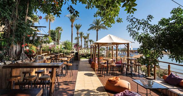 Golden-Coast-Beach-TERRACE-03