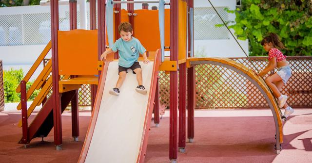 Golden-Coast-Beach-BEACH-KIDS-PLAYGROUND