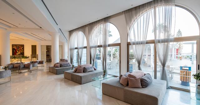 Golden-Coast-Beach-BEACH-LOBBY