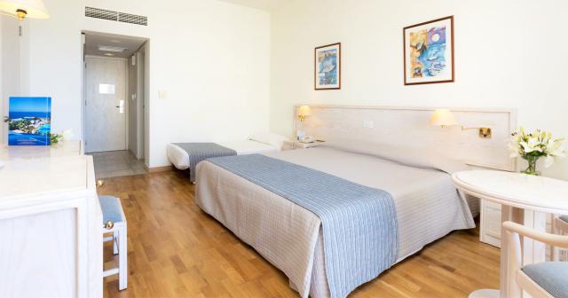 Golden-Coast-Beach-ROOM-MARINA