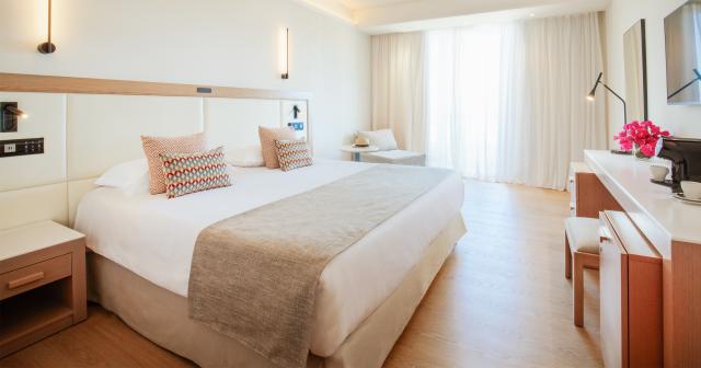 Golden-Coast-Beach-SUPERIOR-INLAND-ROOM-02