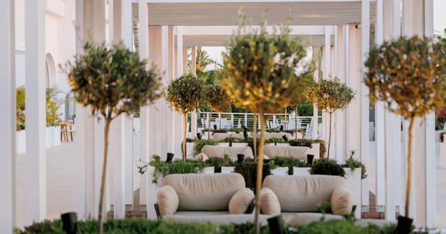 Golden-Coast-Beach-LOUNGE