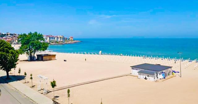 Martinez-BEACH-2024