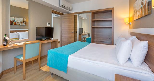 Grand-Park-Lara-2024-FAMILY-ROOM-02