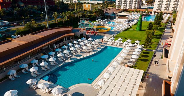 Grand-Park-Lara-2024-POOL-02