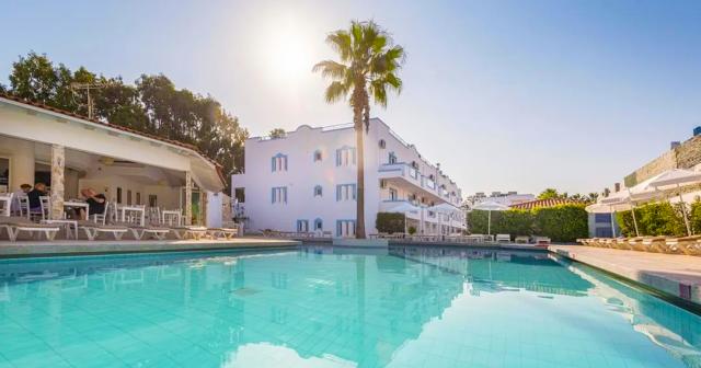Aegean-Blu-2025-POOL-02
