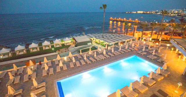 Evalena-Beach-NIGHT-VIEW-2023