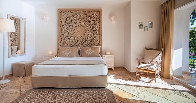 Falkensteiner-Resort-Capo-Boi-2023-ROOM-01