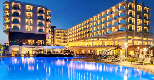 Nissiblu-Beach-Resort-HOTEL-NIGHT-VIEW
