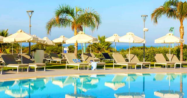 Nissiblu-Beach-Resort-POOL