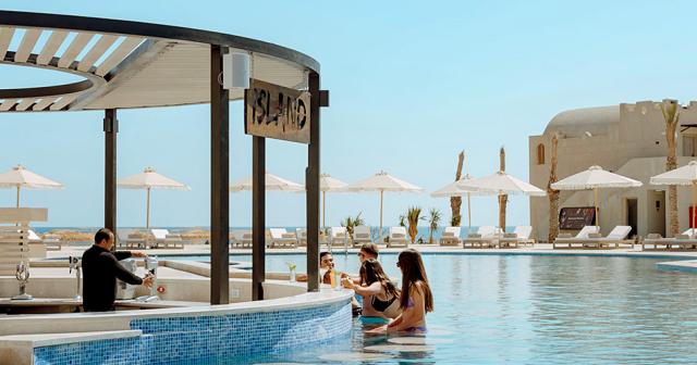Sunrise-Anjum-Resort-Island-Pool-Bar-01