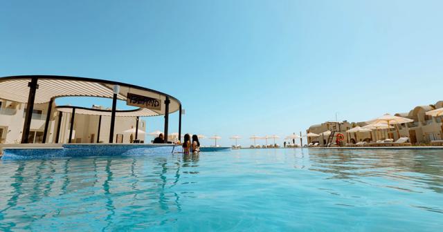 Sunrise-Anjum-Resort-Island-Pool-Bar-02