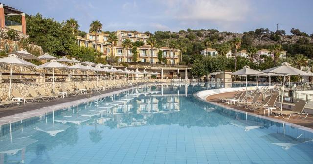 Louis-Apostolata-Resort-Spa-2025-POOL-01