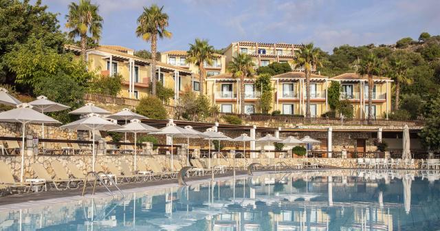 Louis-Apostolata-Resort-Spa-2025-POOL-02