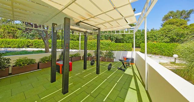 Alua-Soul-OUTSIDE-GYM