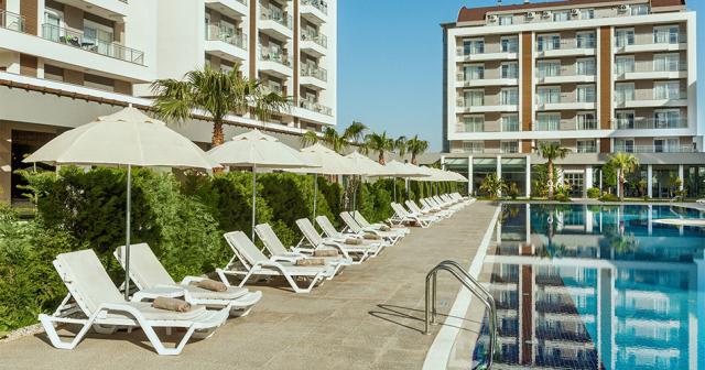 Greenwood-Suites-Resort-POOL