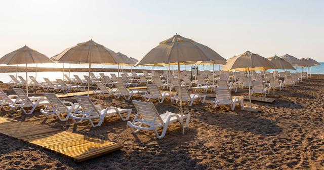 Greenwood-Suites-Resort-BEACH-01
