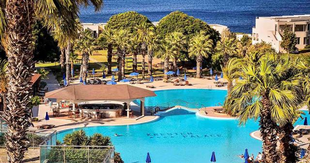 Kresten-Palace-POOL-BAR-2024-02