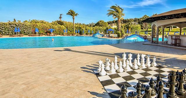 Kresten-Palace-POOL-BAR-2024-01