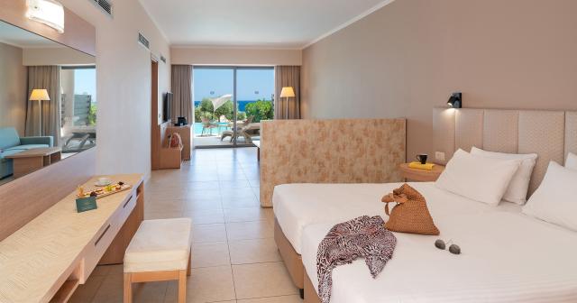 Kresten-Royal-2025-JUNIOR-SUITE-PRIVATE-POOL-01