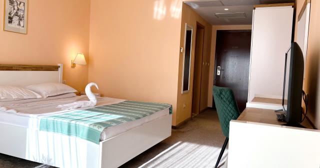 Holiday-Village-Duni-Resort-ROOM-02-2024
