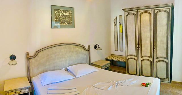 Holiday-Village-Duni-Resort-ROOM-01