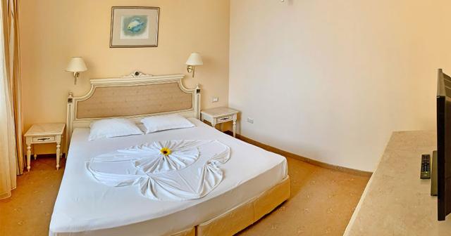 Holiday-Village-Duni-Resort-ROOM-02