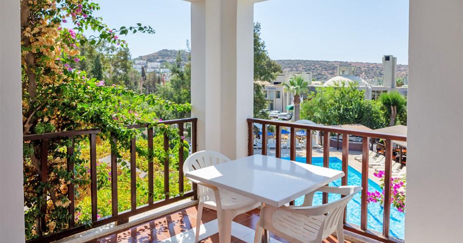 Natur-Garden-ROOM-BALCONY