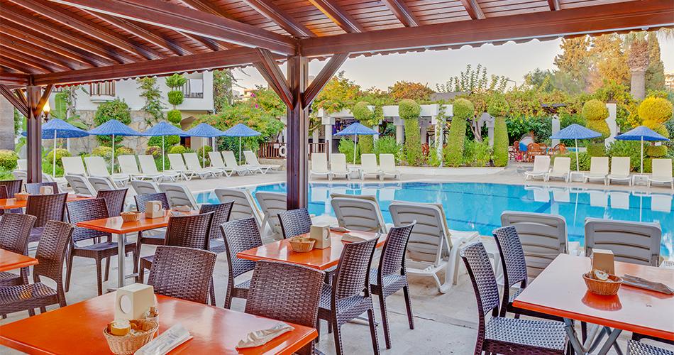 Natur-Garden-POOL-BAR