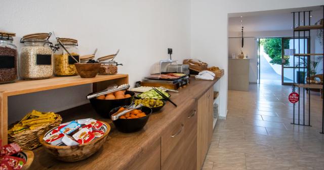 Nikos-Bnb-RESTAURANT-2025-03