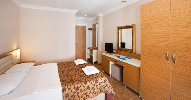 Risa-ROOM-02