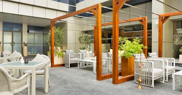 Wyndham-Dubai-Marina-OUTSIDE-SITTING-2
