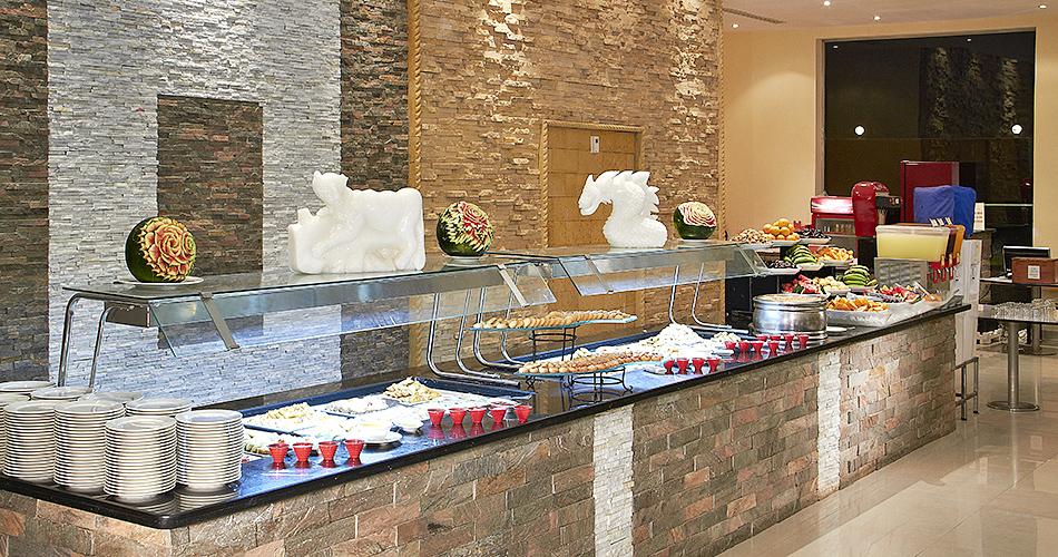 Royal-Tulip-Beach-Resort-BUFFET