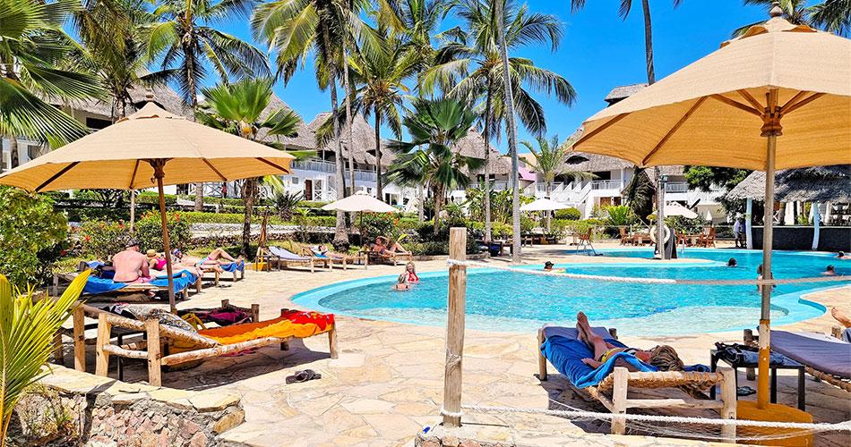 Paradise-Beach-Resort-POOL