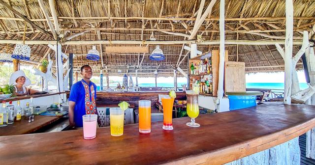 Paradise-Beach-Resort-BAR