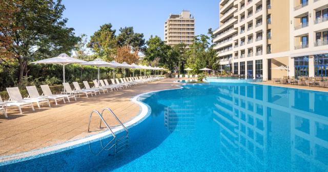 Hotel-Four-Points-By-Sheraton-POOL-2025