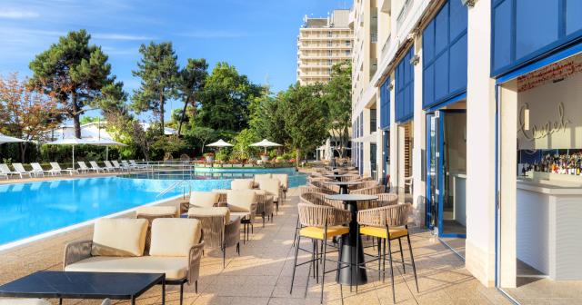 Hotel-Four-Points-By-Sheraton-POOL-BAR-2025