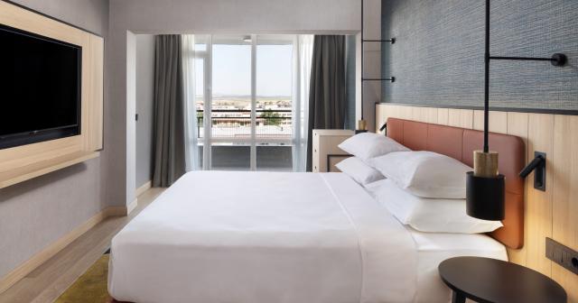 Four-Points-By-Sheraton-ROOM-SUITE-2025-02