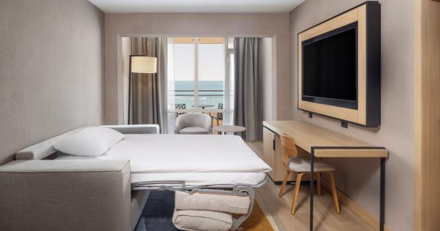 Four-Points-By-Sheraton-ROOM-SUITE-SEA-VIEW-2025-01