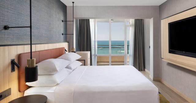 Four-Points-By-Sheraton-ROOM-SUITE-SEA-VIEW-2025-02