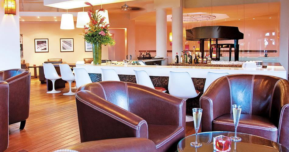 Le-Cardinal-Exclusive-Resort-PIANO-BAR