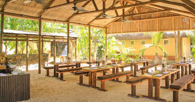 Maritim-Resort-and-Spa-Mauritius-GARDEN-PUB