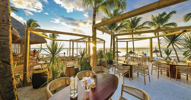 Sugar-Beach-Golf-and-Spa-Resort-BEACH-BAR-2019