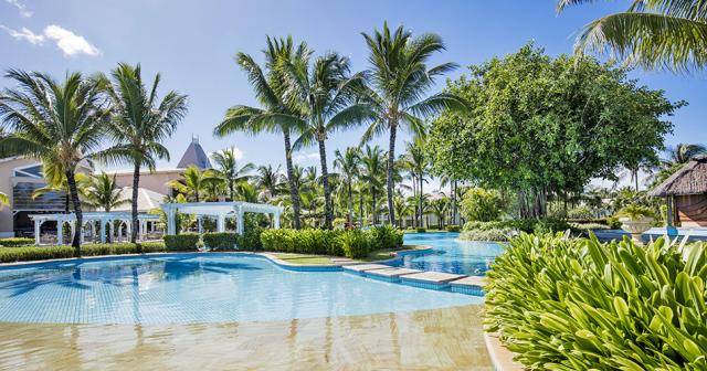 Sugar-Beach-Golf-and-Spa-Resort-POOL