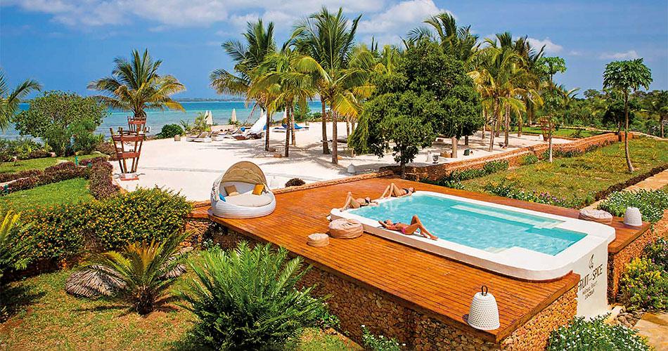 Fruit-Spice-Wellness-Resort-POOL-01