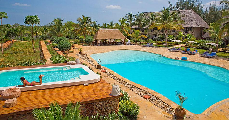 Fruit-Spice-Wellness-Resort-POOL-02