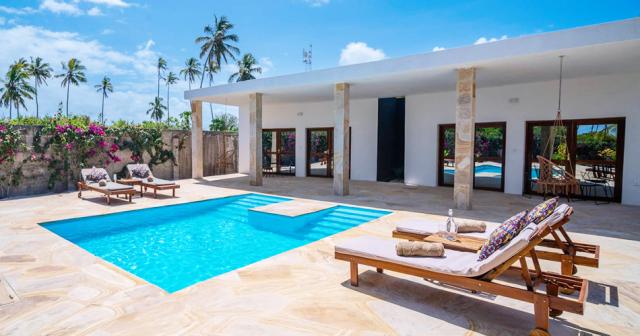 White-Paradise-Boutique-Resort-SWIMMING-POOL