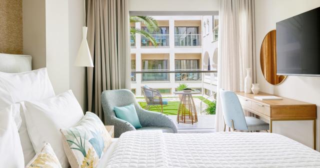 Marbella-Mar-Bella-Collection-FAMILY-ROOM-GARDEN-VIEW-02