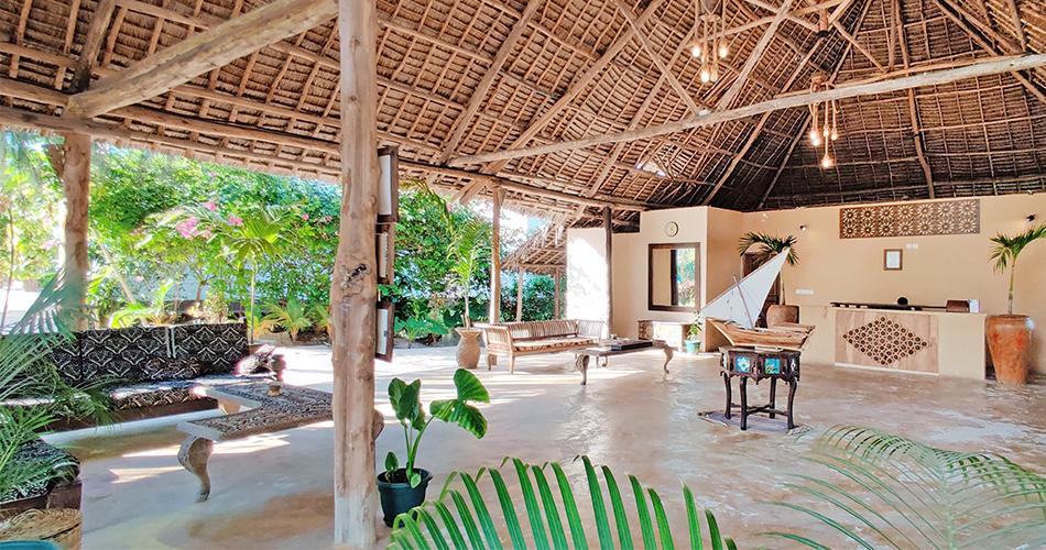 Smiles-Beach-LOBBY