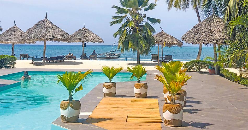 Smiles-Beach-POOL